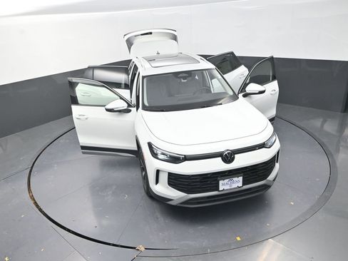 New 2026 Volkswagen Tiguan SE AWD/4WD image 30