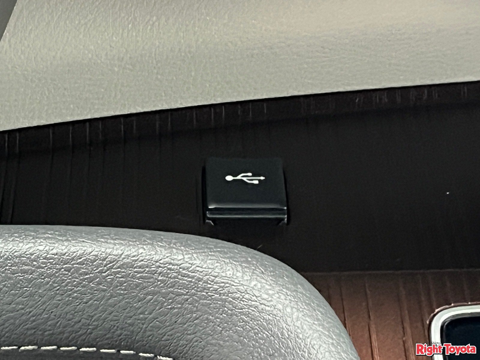 Certified 2024 Toyota Sienna XLE FWD image 27