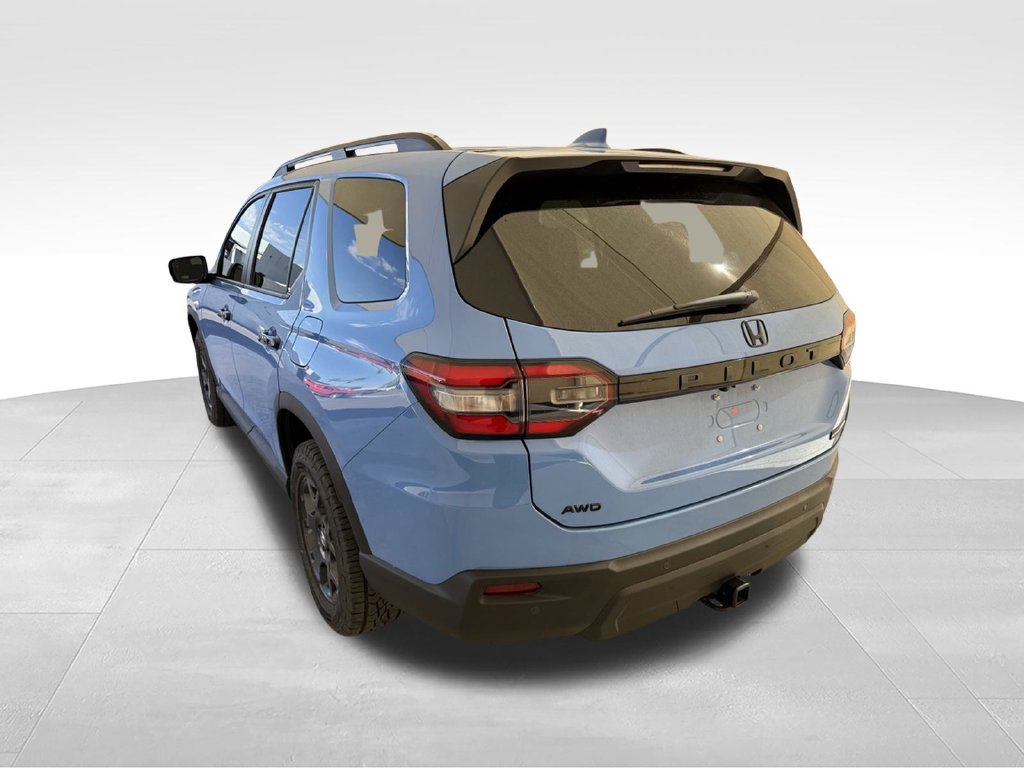 Used 2025 Honda Pilot TrailSport image 11
