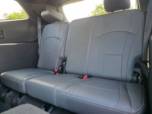 Used 2024 Buick Enclave Premium image 31