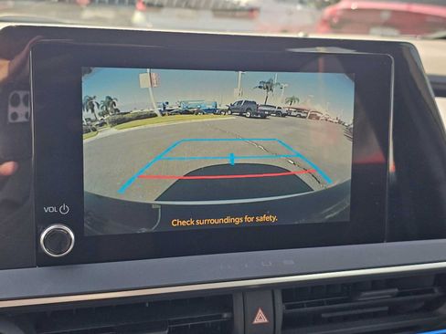 Certified 2026 Toyota Prius XLE FWD image 27