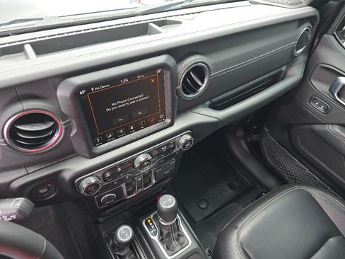 Used 2023 Jeep Wrangler Unlimited Sahara w/ Cold Weather Group AWD/4WD image 23