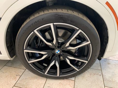 Used 2022 BMW X7 xDrive40i w/ M Sport Package AWD/4WD image 10