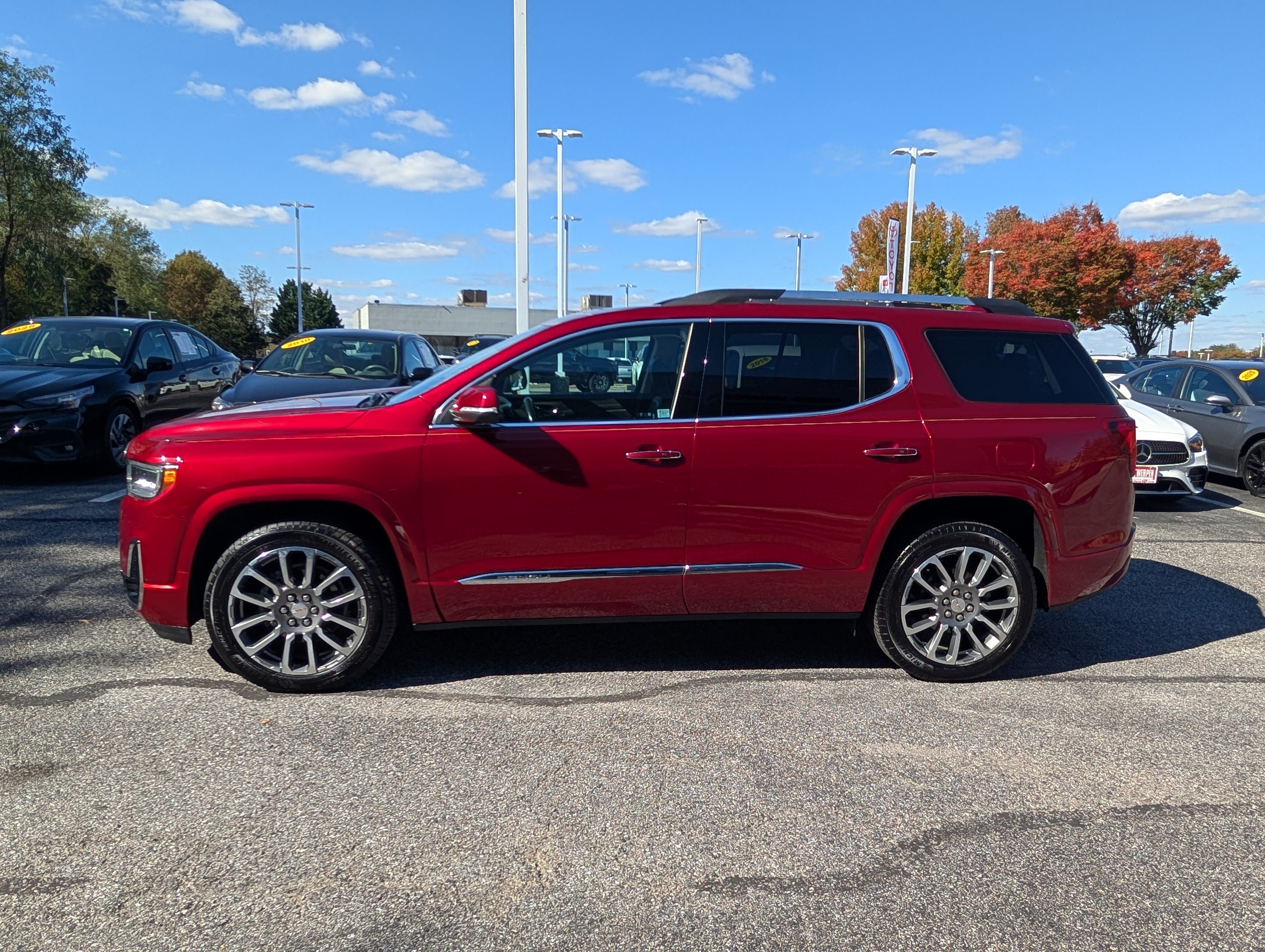 Used 2021 GMC Acadia Denali w/ Denali Ultimate Package AWD/4WD image 6