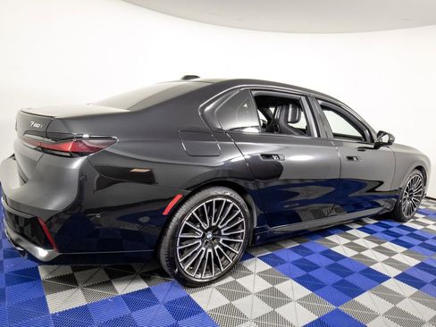 Used 2025 BMW 760i xDrive w/ Executive Package AWD/4WD image 5