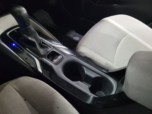 Used 2021 Toyota Corolla LE w/ Carpet Mat Package (TMS) FWD image 26