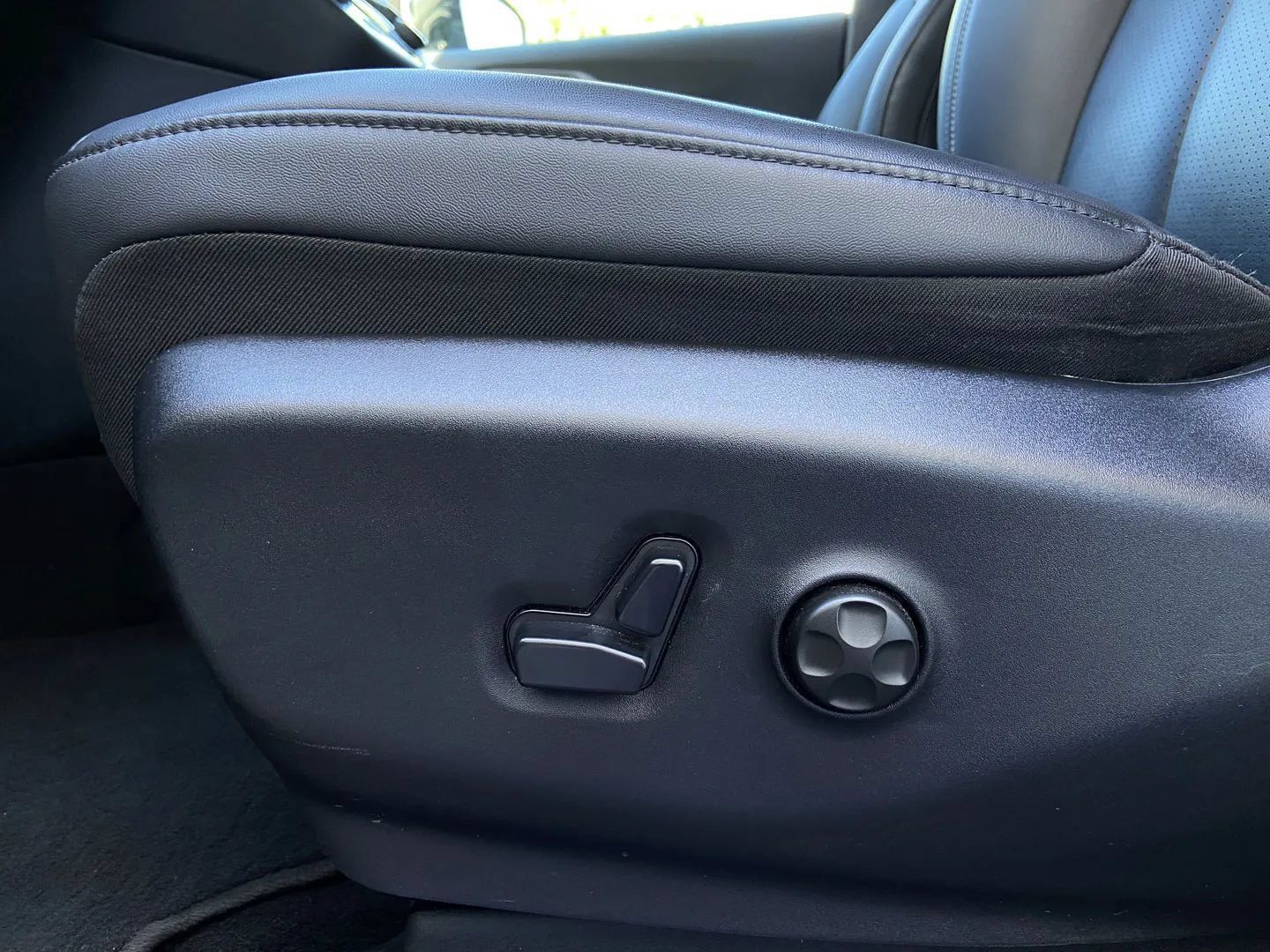 Used 2025 Chrysler Pacifica Select FWD image 13