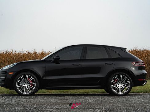 Used 2017 Porsche Macan Turbo image 2