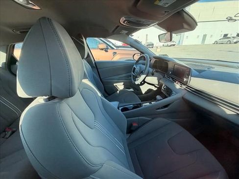 Used 2023 Hyundai Elantra Blue image 16