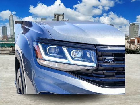 Certified 2023 Volkswagen Atlas SEL R-Line AWD/4WD image 4