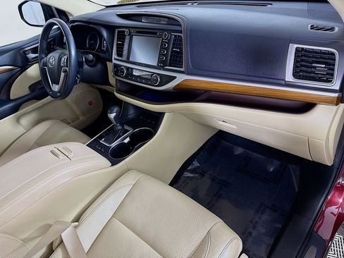 Certified 2019 Toyota Highlander Limited Platinum AWD/4WD image 36