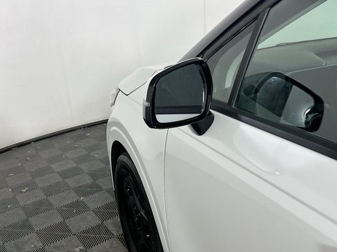 Used 2026 Kia Carnival FWD image 16