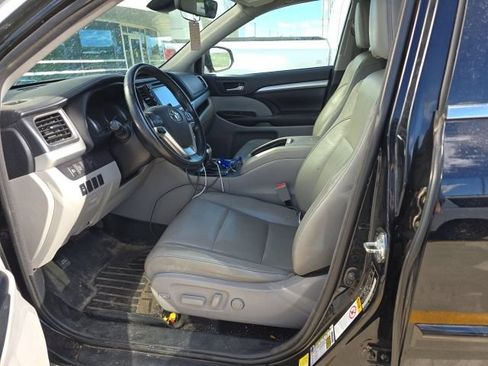 Used 2018 Toyota Highlander XLE AWD/4WD image 5