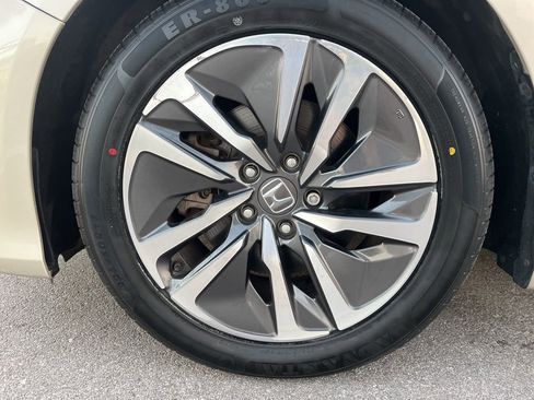 Used 2018 Honda Accord Hybrid image 12