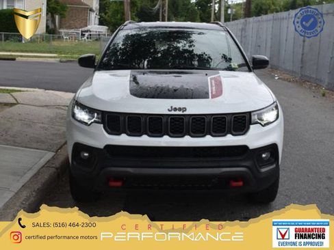Used 2025 Jeep Compass Trailhawk AWD/4WD image 1