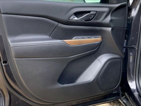 Used 2017 GMC Acadia SLE image 40