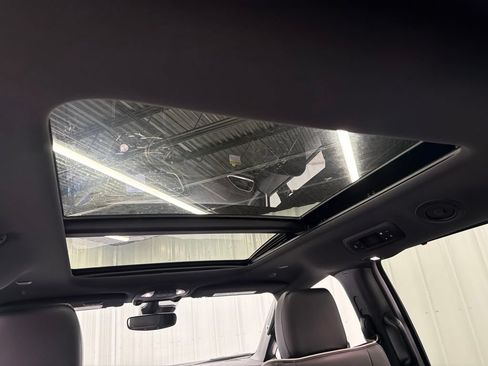 New 2027 Chrysler Pacifica Limited AWD/4WD image 17