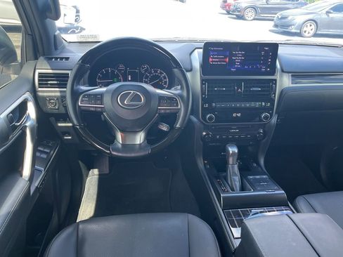 Used 2023 Lexus GX 460 Premium w/ Accessory Package AWD/4WD image 4