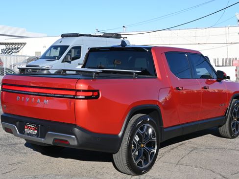 Used 2025 Rivian R1T Adventure image 5