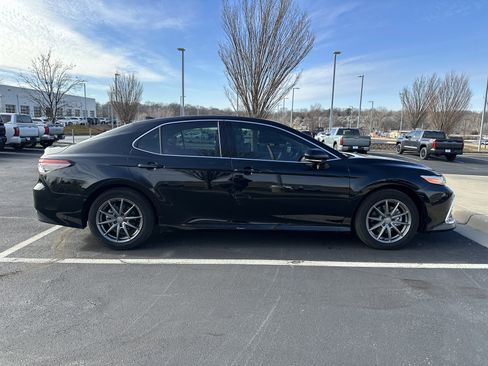 Certified 2022 Toyota Camry XLE image 11