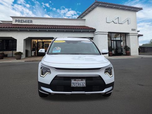 Used 2025 Kia Niro EX FWD image 3