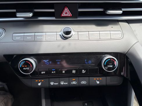 Used 2025 Hyundai Elantra SEL FWD image 34