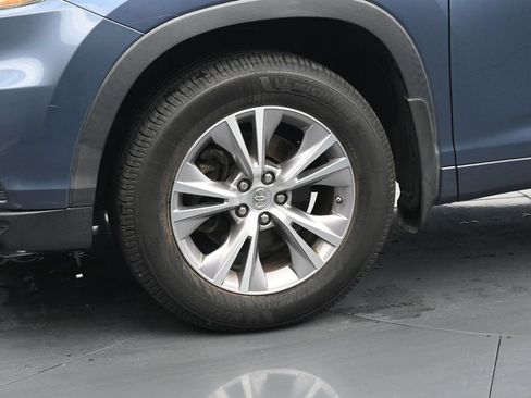 Used 2015 Toyota Highlander XLE FWD image 12