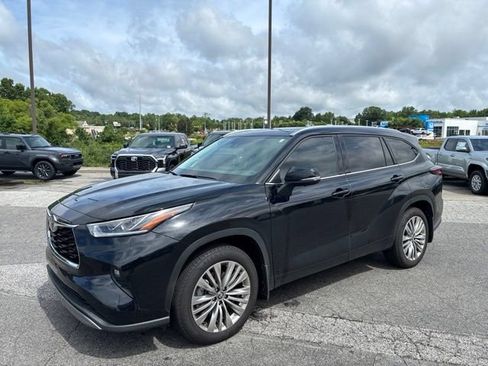 Used 2025 Toyota Highlander Platinum AWD/4WD image 4