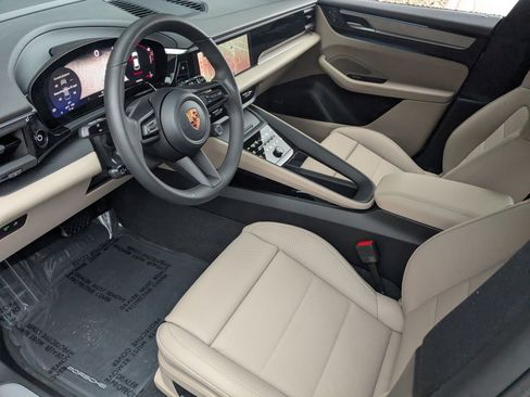 New 2026 Porsche Macan 4 Electric AWD/4WD image 4