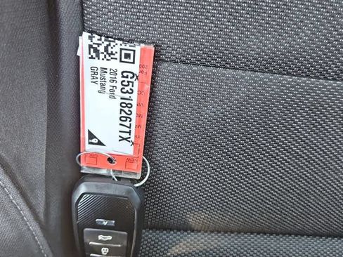 Used 2016 Ford Mustang Convertible RWD image 21