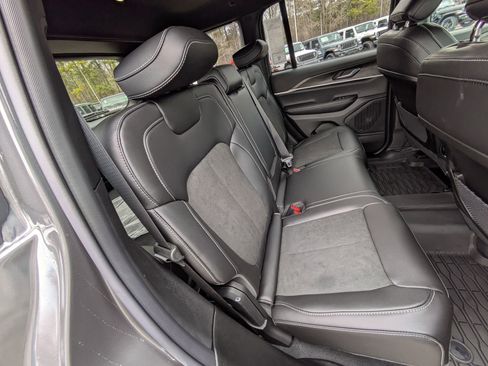 New 2026 Jeep Grand Cherokee Altitude AWD/4WD image 26