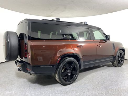 Used 2023 Land Rover Defender 130 X-Dynamic SE image 5