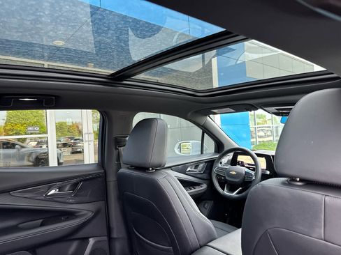 Used 2024 Chevrolet Blazer EV LT AWD/4WD image 7