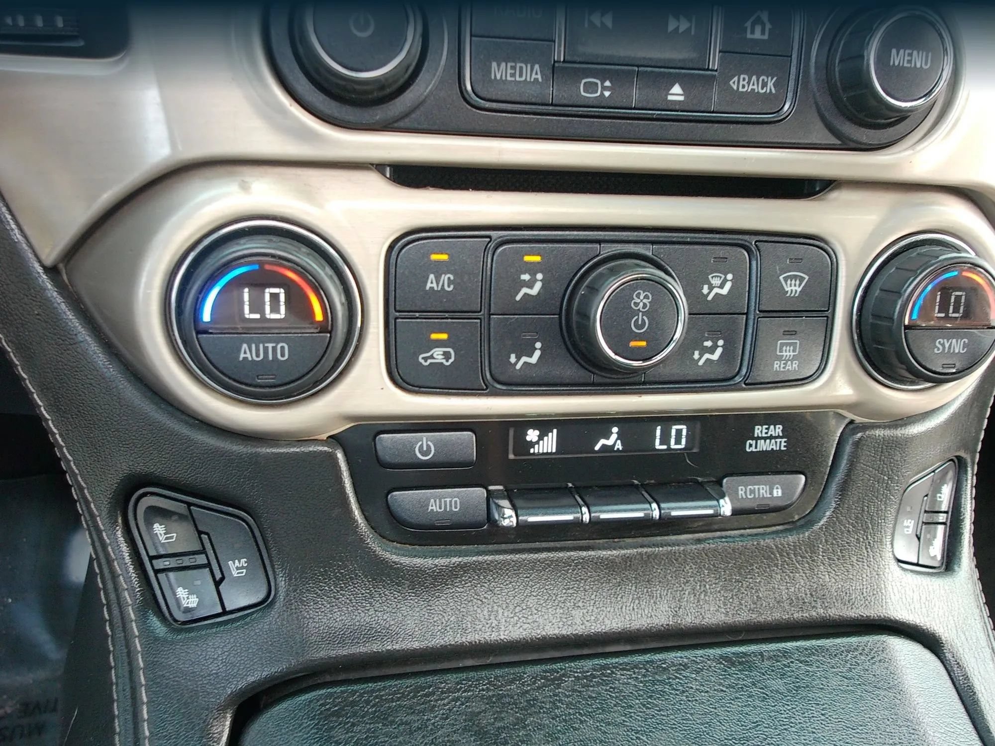 Used 2015 GMC Yukon XL Denali w/ Open Road Package RWD image 20
