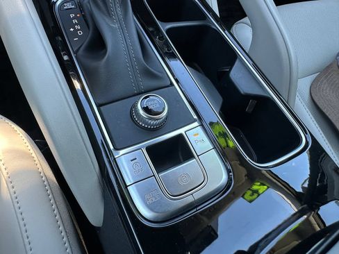 Used 2025 Kia Telluride S FWD image 36