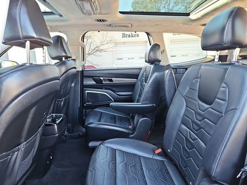 Used 2022 Kia Telluride SX w/ SX Prestige Package image 32