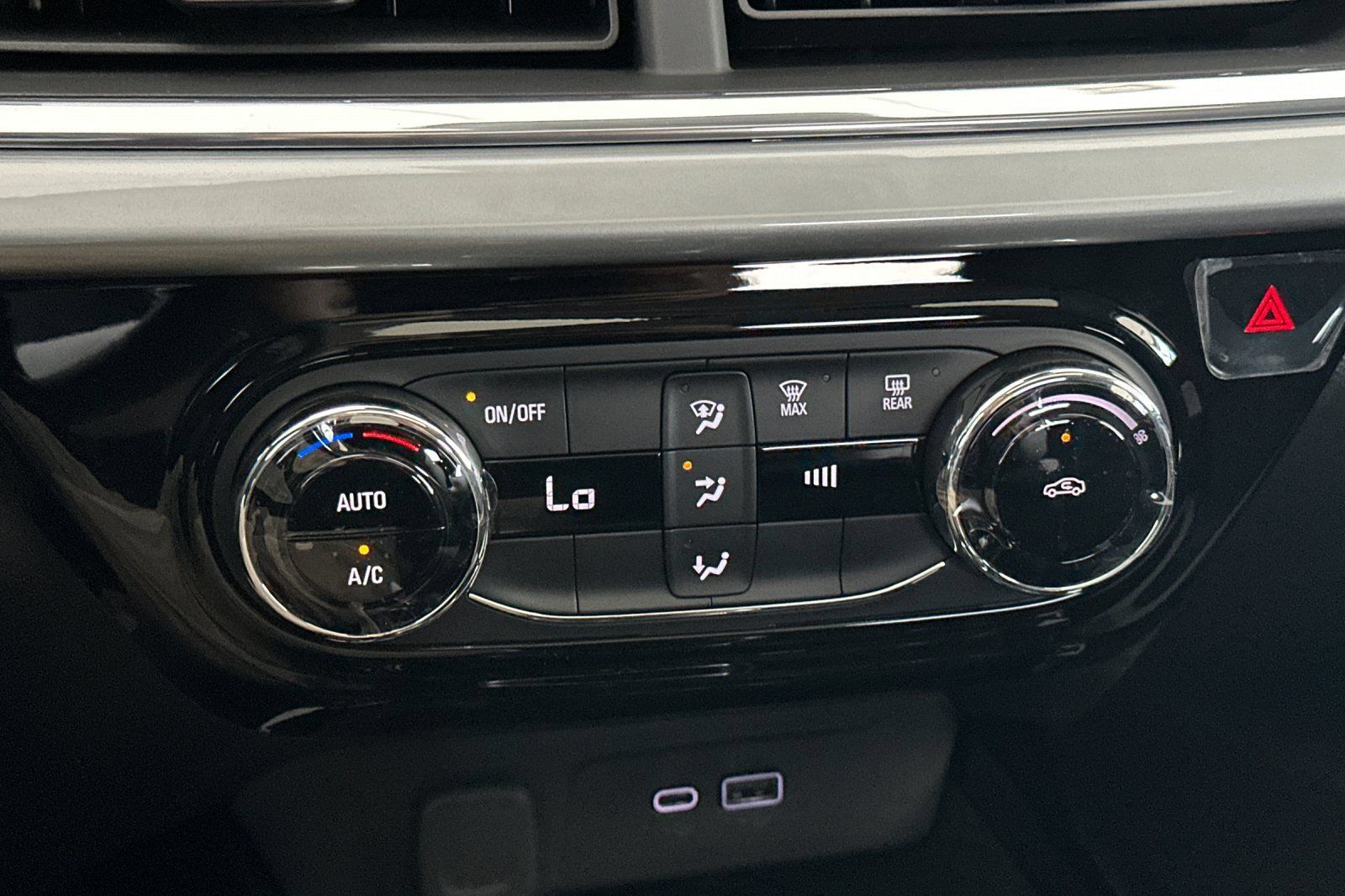 New 2026 Chevrolet Trax LT w/ Sunroof Package FWD image 20