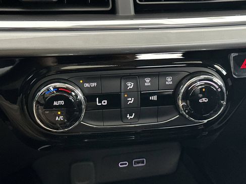New 2026 Chevrolet Trax LT w/ Sunroof Package FWD image 20