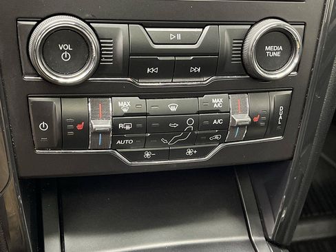 Used 2019 Ford Explorer XLT w/ Equipment Group 202A AWD/4WD image 25