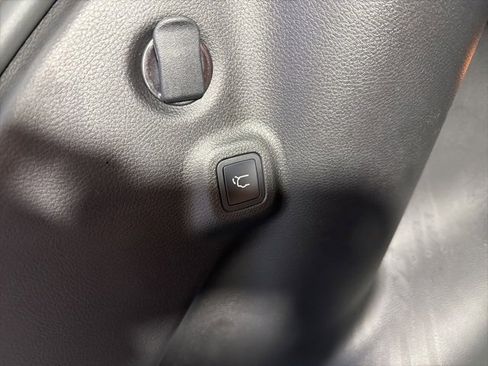 New 2026 Jeep Compass Limited w/ Sun, Sound & Navigation Group image 12