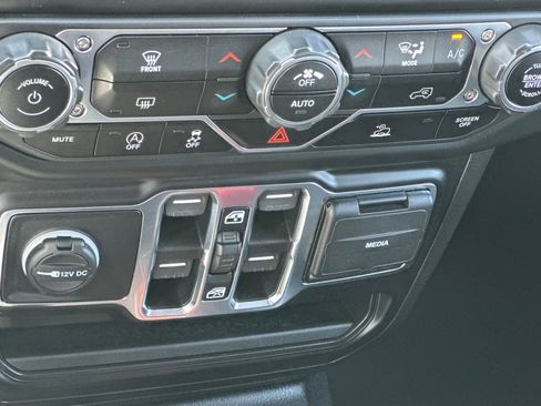 Used 2022 Jeep Wrangler Unlimited Sport image 20