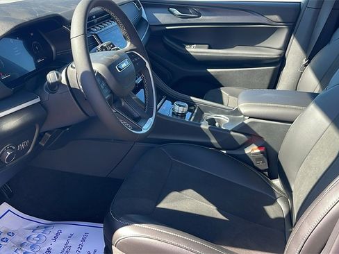 New 2025 Jeep Grand Cherokee Altitude image 26