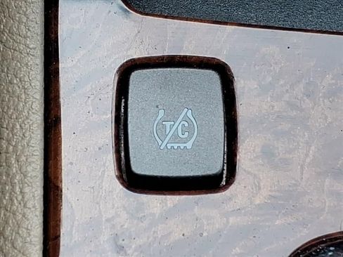 Used 2007 Cadillac DTS Luxury I w/ Trunk Convenience Package image 16