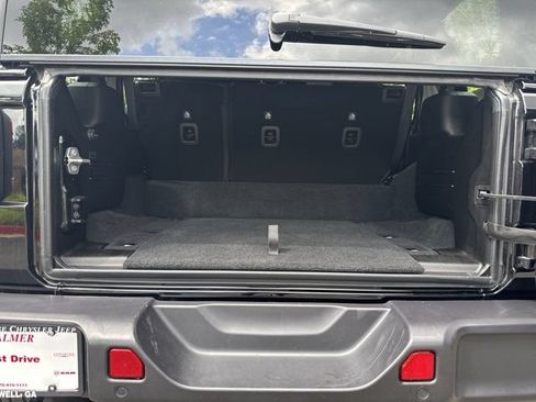 Certified 2025 Jeep Wrangler Unlimited Sahara w/ Safety Group AWD/4WD image 16
