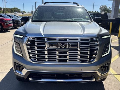 New 2026 GMC Yukon Denali w/ Denali Reserve Package AWD/4WD image 11