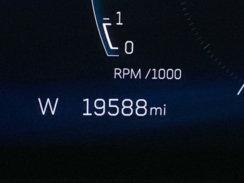 Used 2025 Cadillac XT4 Sport image 23