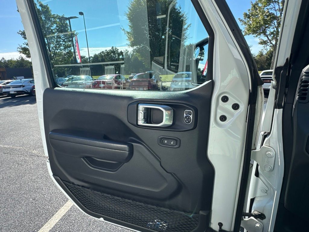 Used 2021 Jeep Gladiator Rubicon w/ Trailer Tow Package AWD/4WD image 19