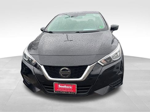 Used 2021 Nissan Versa SV image 4