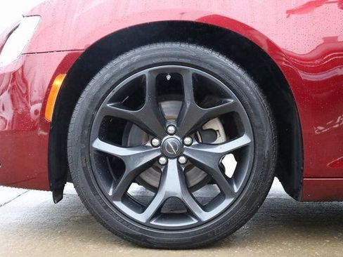 Used 2022 Chrysler 300 S image 8