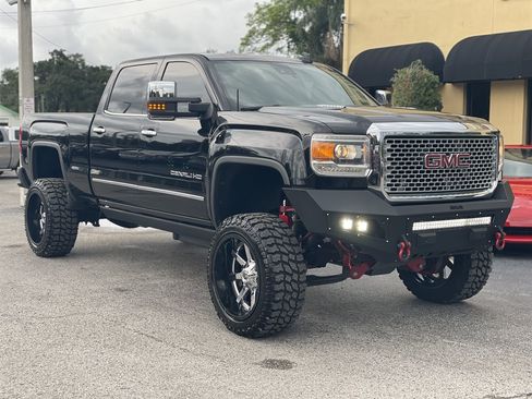 Used 2015 GMC Sierra 2500 Denali w/ Duramax Plus Package AWD/4WD image 19